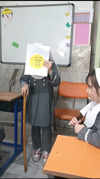 آموزش شعر و ضرب المثل های فارسی با ایفای نقش